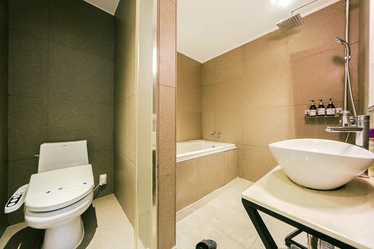 צ'ונצ'און Hotel Myeongjak מראה חיצוני תמונה