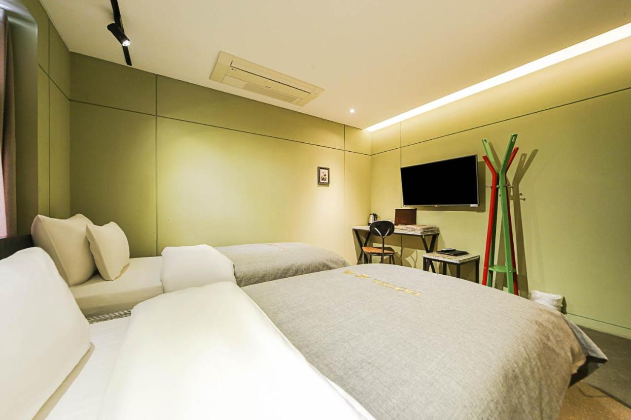 צ'ונצ'און Hotel Myeongjak מראה חיצוני תמונה