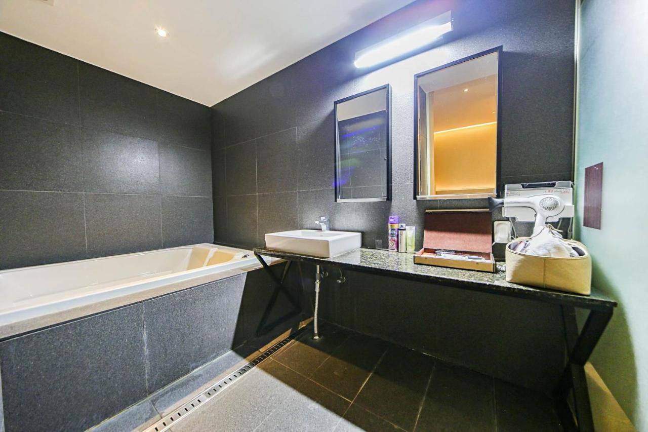 צ'ונצ'און Hotel Myeongjak מראה חיצוני תמונה