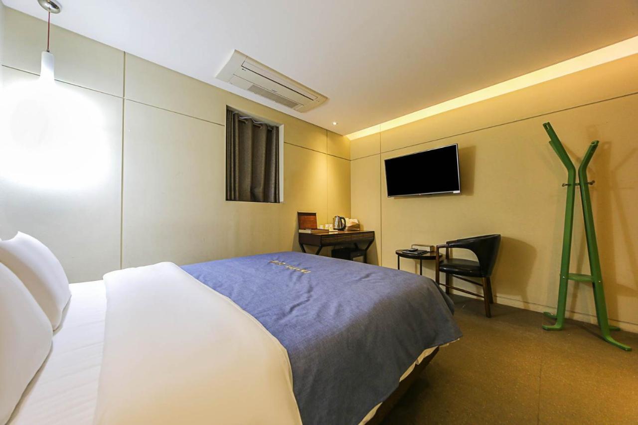 צ'ונצ'און Hotel Myeongjak מראה חיצוני תמונה