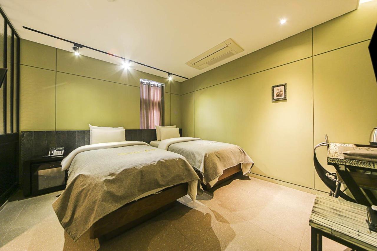 צ'ונצ'און Hotel Myeongjak מראה חיצוני תמונה