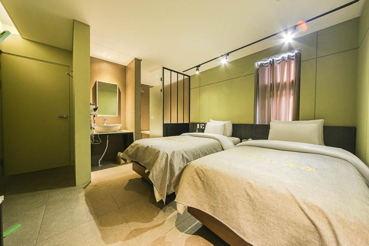 צ'ונצ'און Hotel Myeongjak מראה חיצוני תמונה