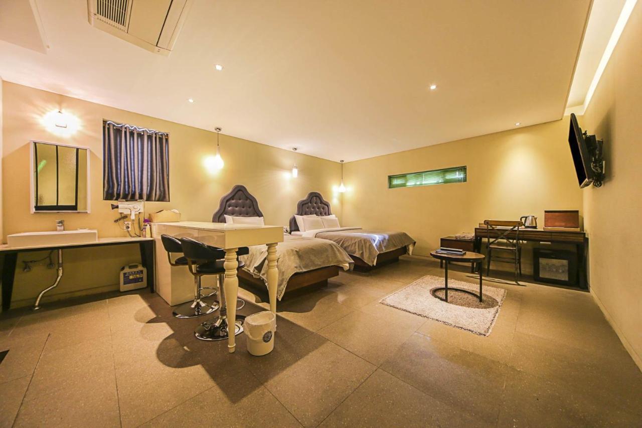צ'ונצ'און Hotel Myeongjak מראה חיצוני תמונה