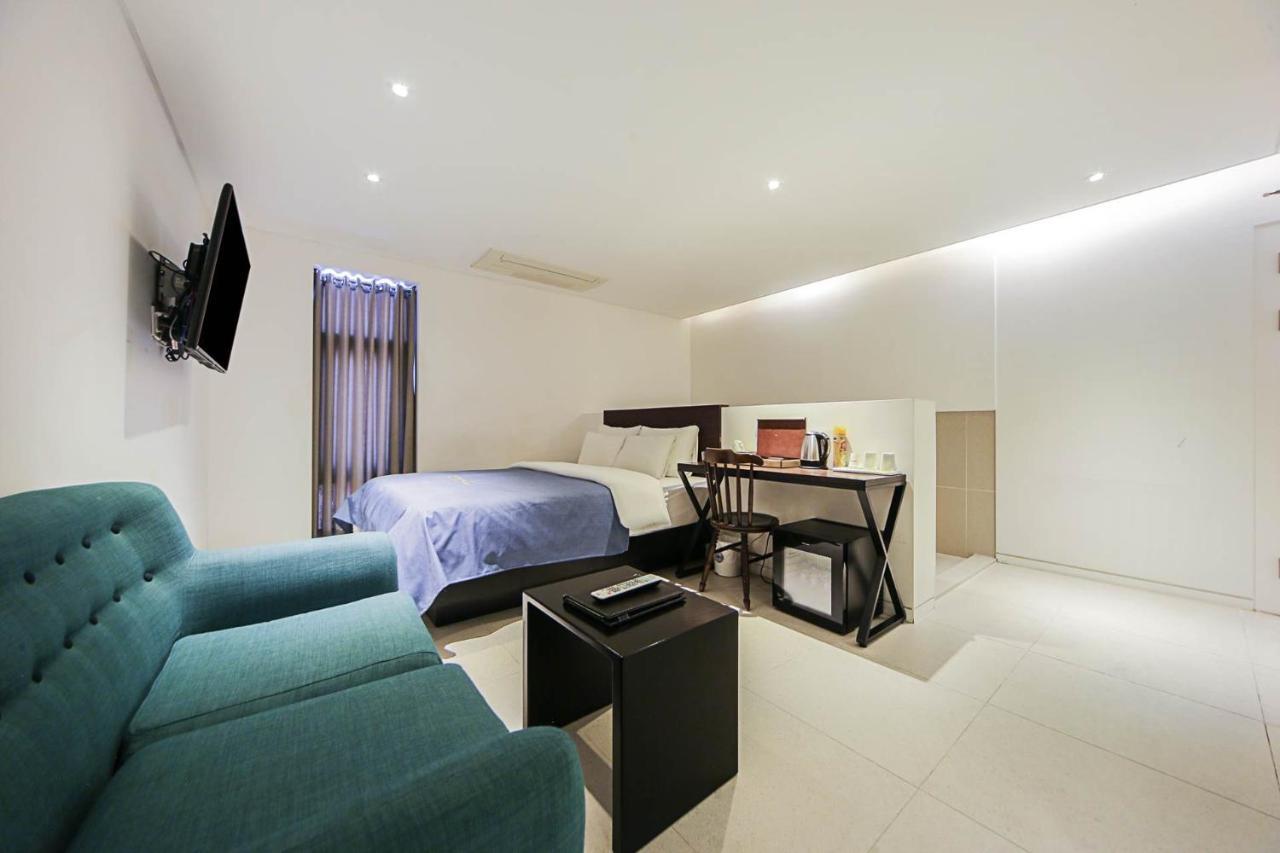 צ'ונצ'און Hotel Myeongjak מראה חיצוני תמונה
