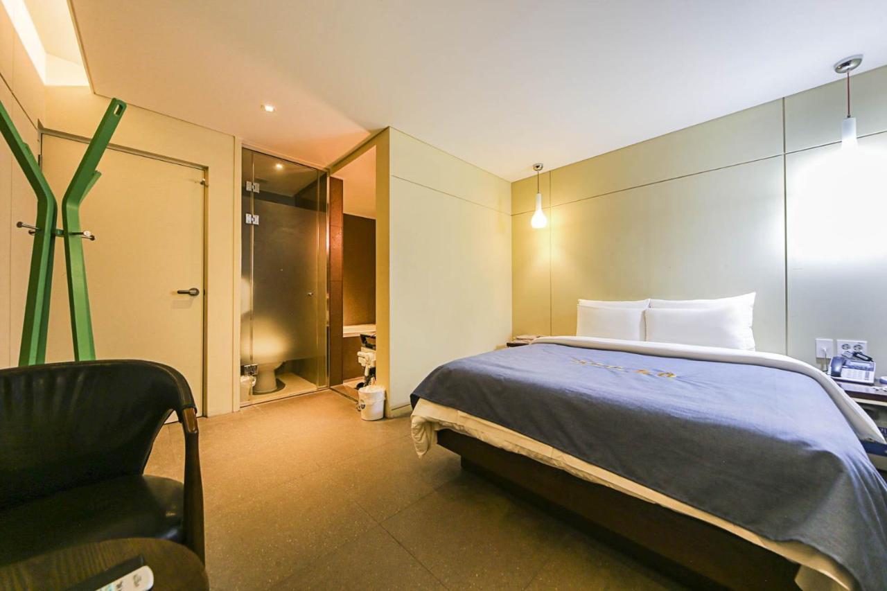 צ'ונצ'און Hotel Myeongjak מראה חיצוני תמונה