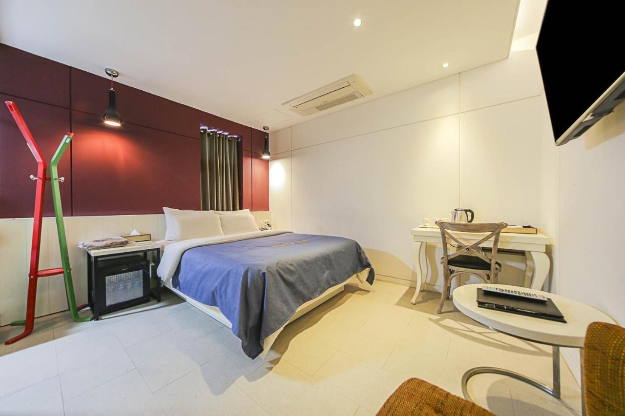צ'ונצ'און Hotel Myeongjak מראה חיצוני תמונה