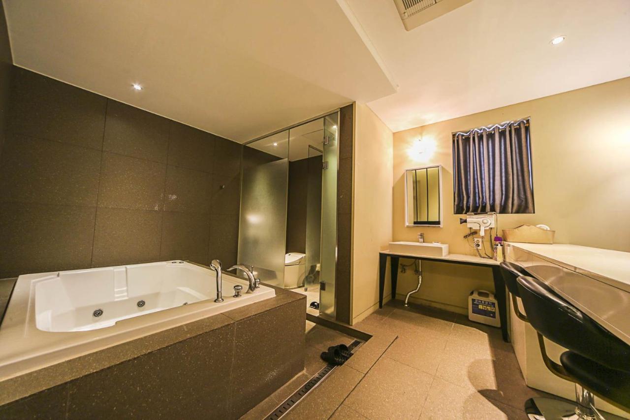 צ'ונצ'און Hotel Myeongjak מראה חיצוני תמונה