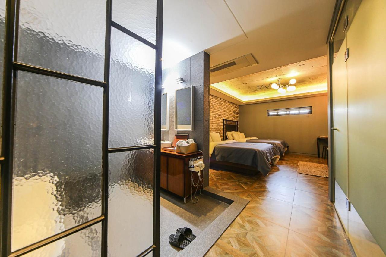 צ'ונצ'און Hotel Myeongjak מראה חיצוני תמונה
