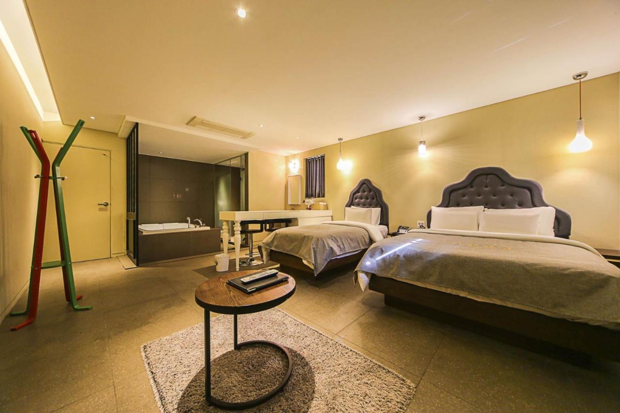 צ'ונצ'און Hotel Myeongjak מראה חיצוני תמונה