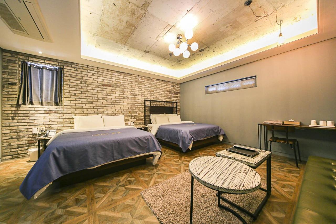 צ'ונצ'און Hotel Myeongjak מראה חיצוני תמונה
