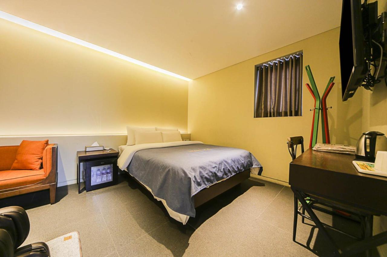 צ'ונצ'און Hotel Myeongjak מראה חיצוני תמונה