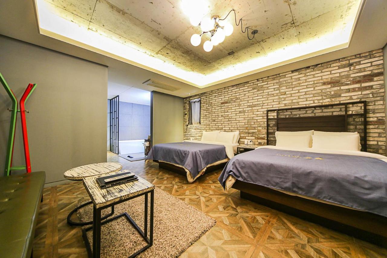 צ'ונצ'און Hotel Myeongjak מראה חיצוני תמונה