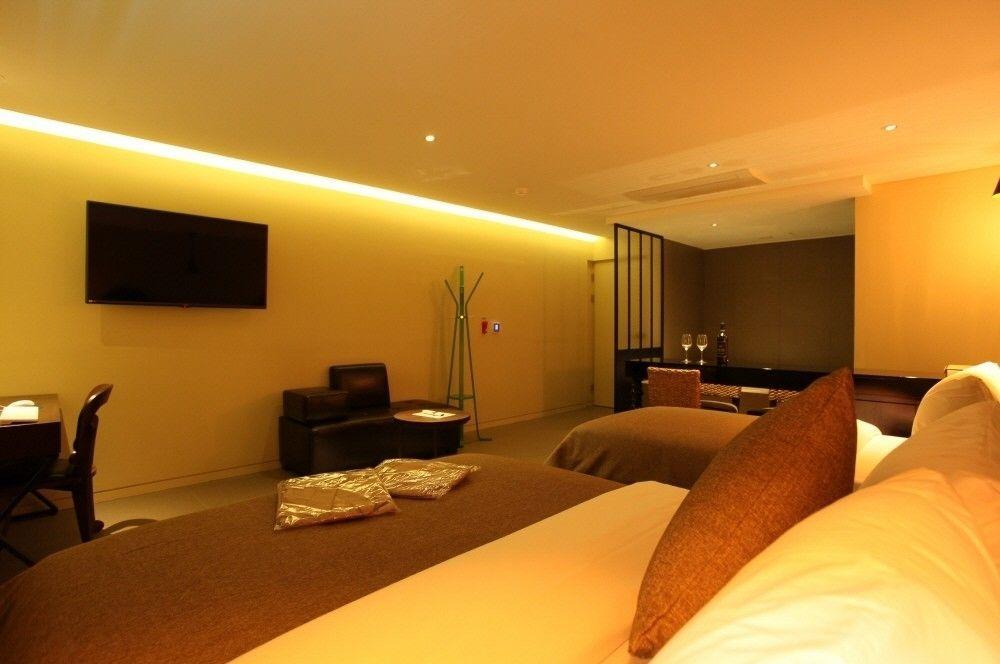 צ'ונצ'און Hotel Myeongjak מראה חיצוני תמונה