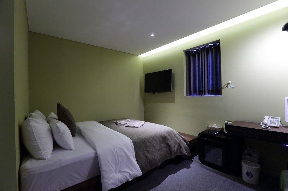 צ'ונצ'און Hotel Myeongjak מראה חיצוני תמונה
