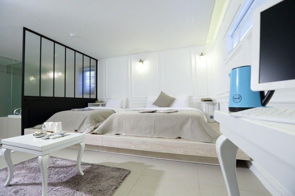 צ'ונצ'און Hotel Myeongjak מראה חיצוני תמונה
