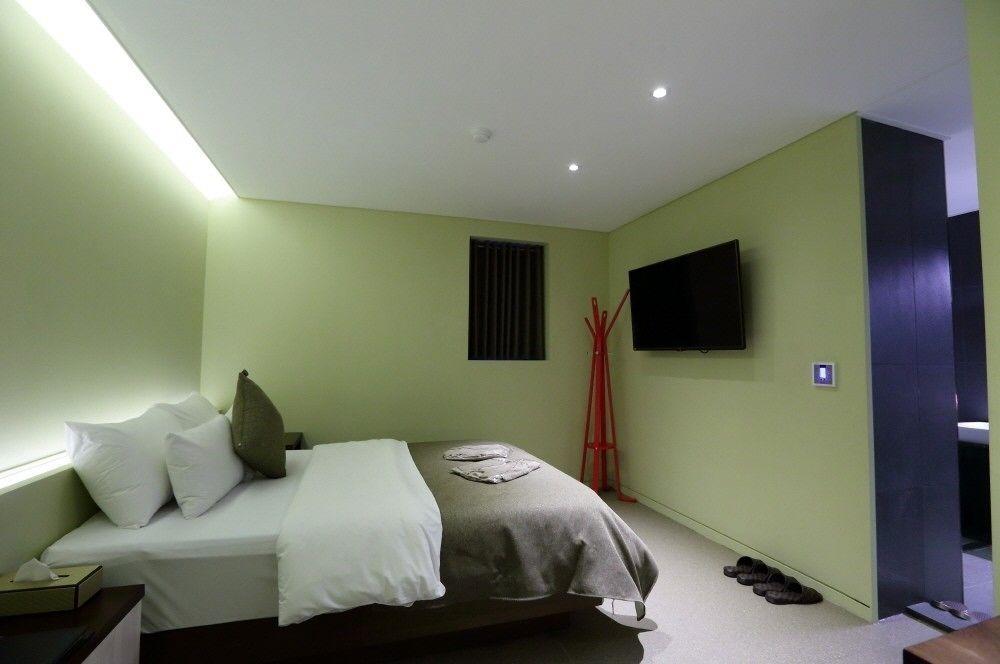 צ'ונצ'און Hotel Myeongjak מראה חיצוני תמונה