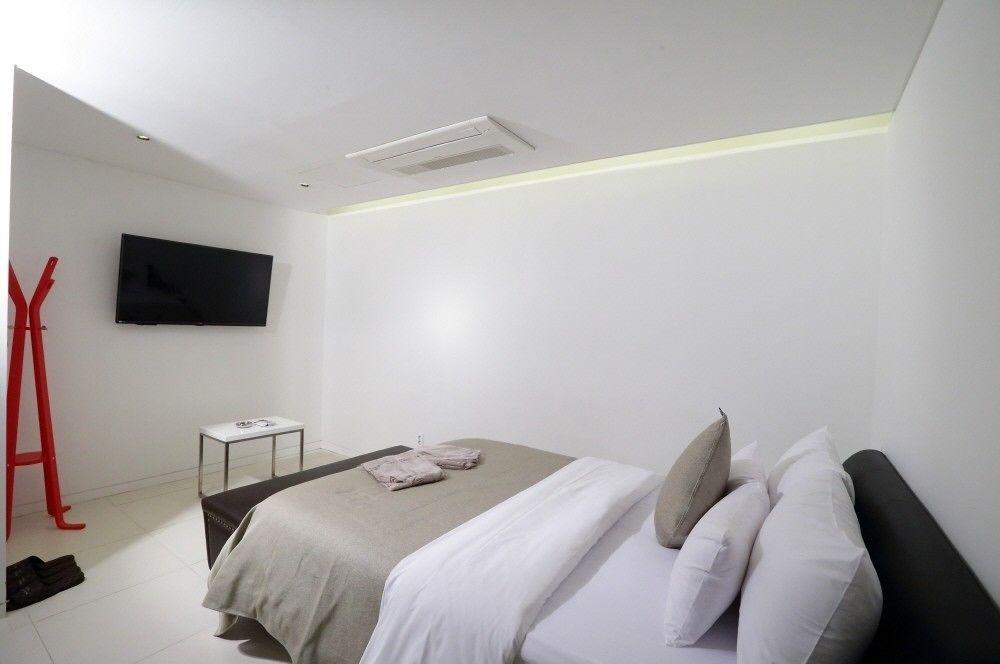 צ'ונצ'און Hotel Myeongjak מראה חיצוני תמונה
