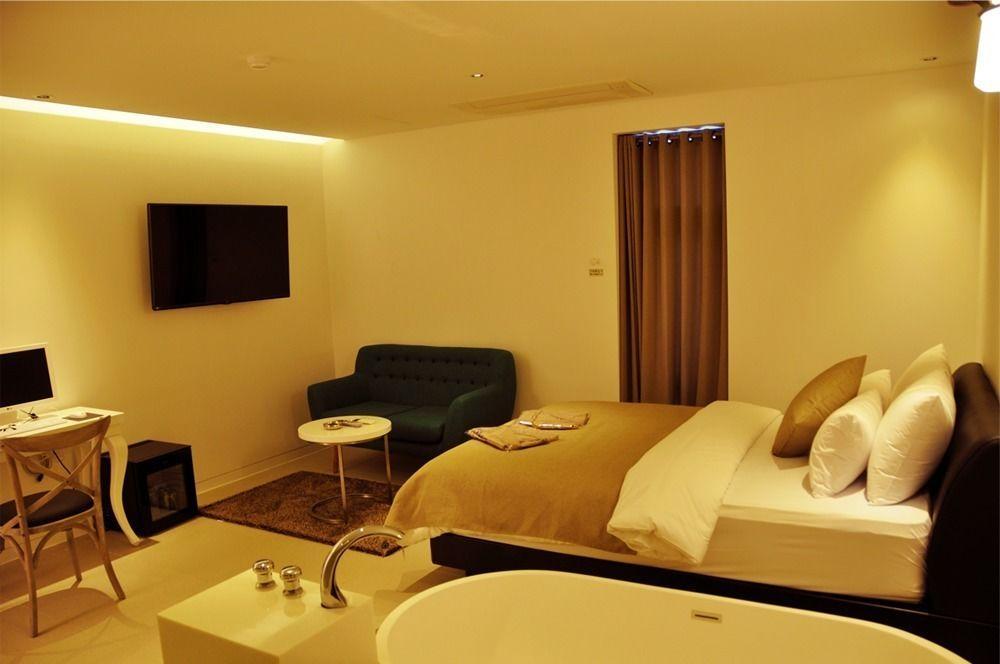 צ'ונצ'און Hotel Myeongjak מראה חיצוני תמונה