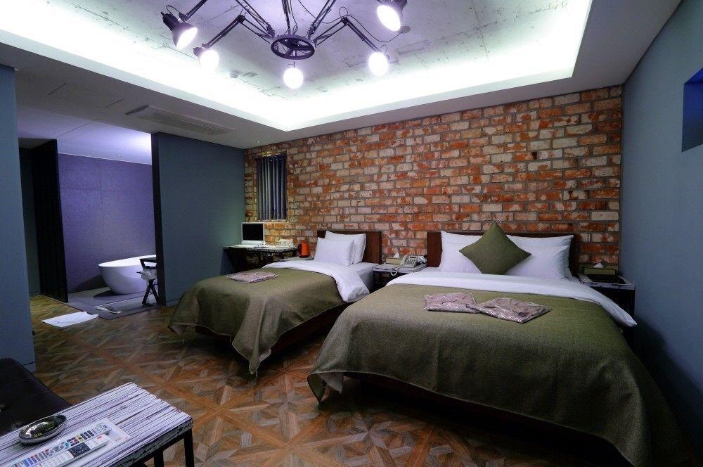 צ'ונצ'און Hotel Myeongjak מראה חיצוני תמונה