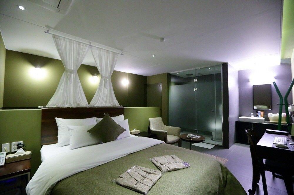 צ'ונצ'און Hotel Myeongjak מראה חיצוני תמונה