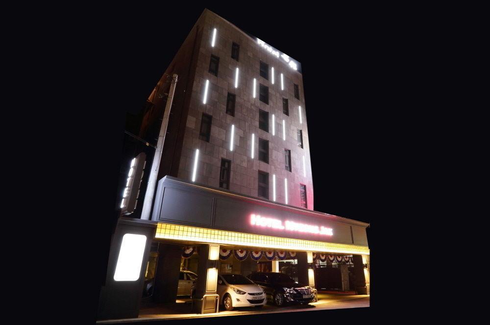 צ'ונצ'און Hotel Myeongjak מראה חיצוני תמונה