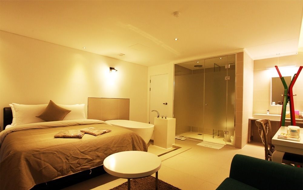 צ'ונצ'און Hotel Myeongjak מראה חיצוני תמונה